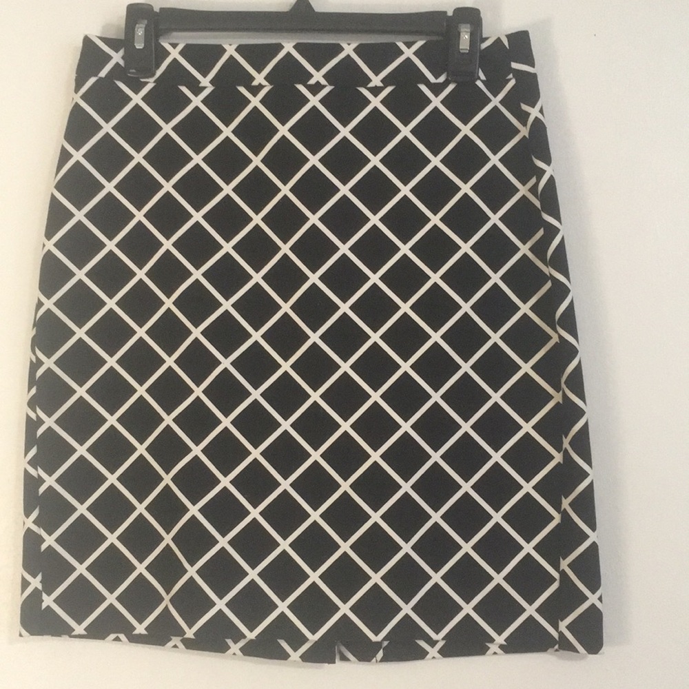 🖤🤍Banana Republic pencil skirt, size 6 Like New!